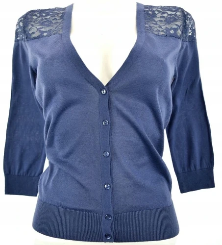 sweter tezenis z koronką.webp