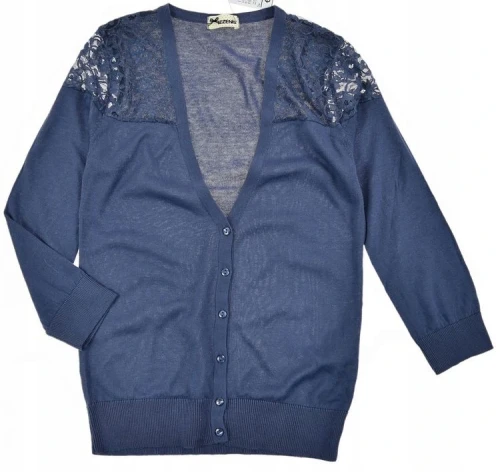 granatowy sweter z koronką.webp